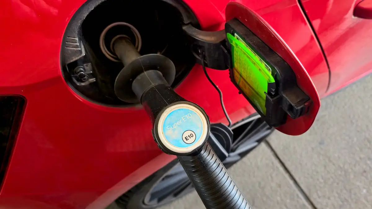 Billigsprit E10: Experte erklärt, ob der günstige Treibstoff dem Auto schadet