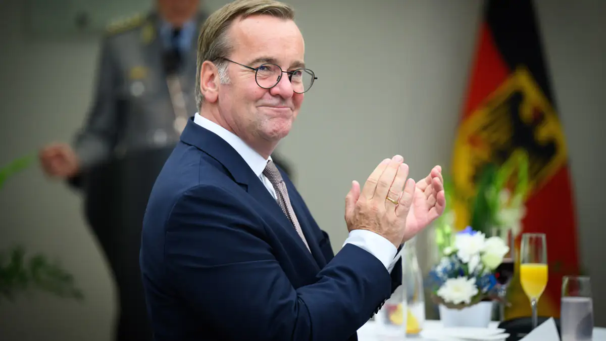 Boris Pistorius Gehalt: So viel Geld verdient der Verteidigungsminister