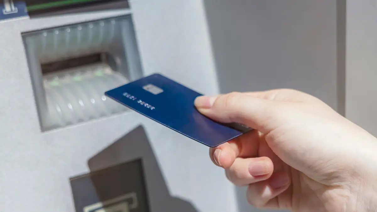 30-Sekunden-Regel am Geldautomaten: So schnell ist die Bankkarte weg