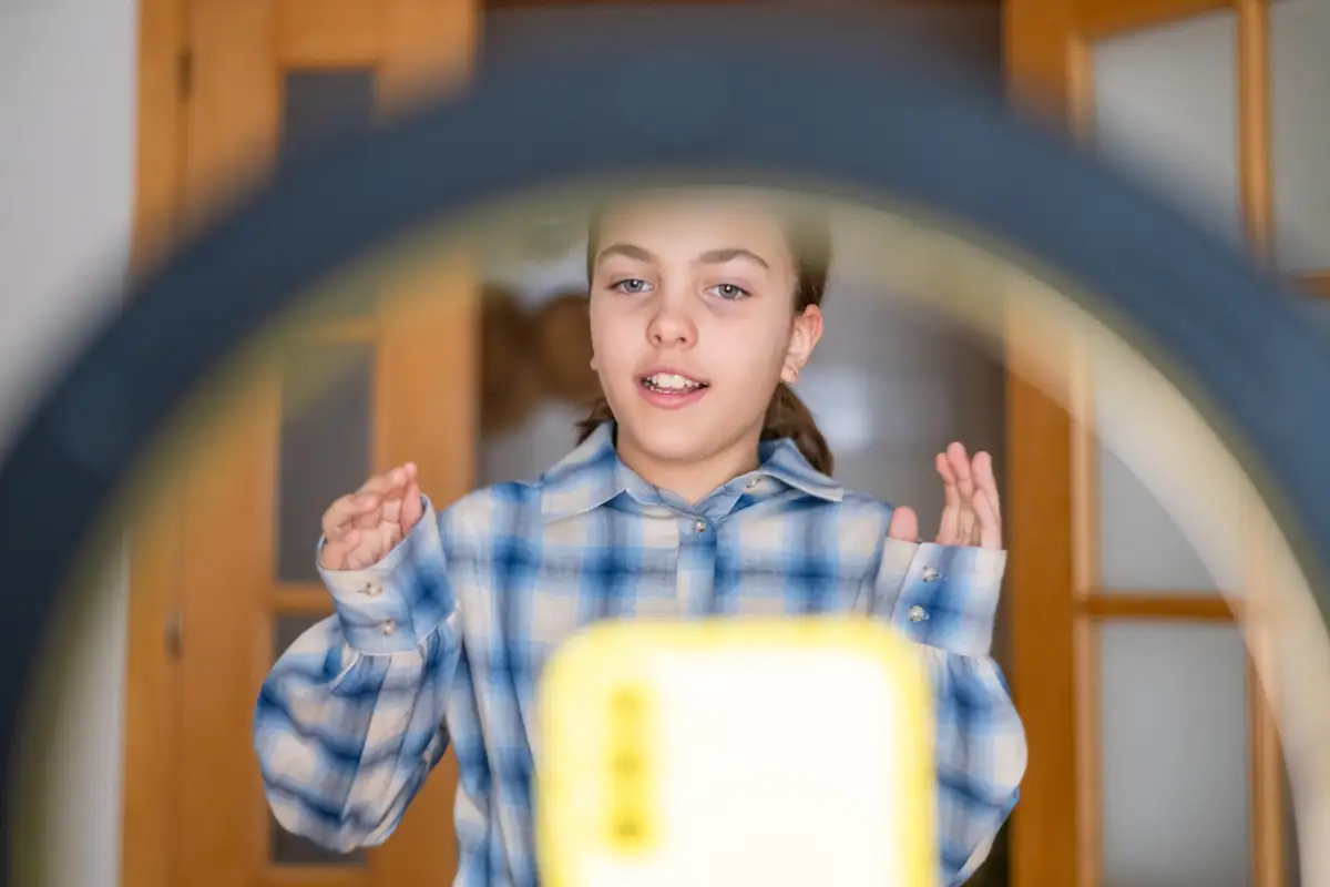 Kinder als „Sinnfluencer“: Experten warnen vor Risiken bei neuem Trend