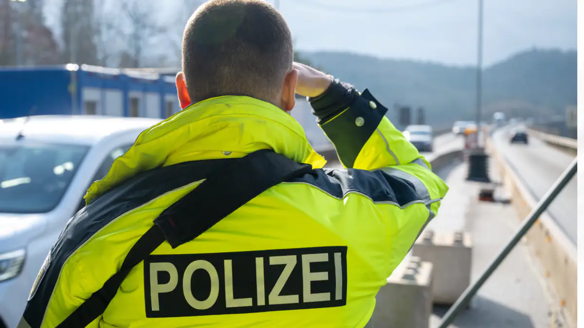Ihr Baby wurde vor Kloster abgesetzt: Polizei entdeckt abgetrennte Hände einer Frau auf der Autobahn