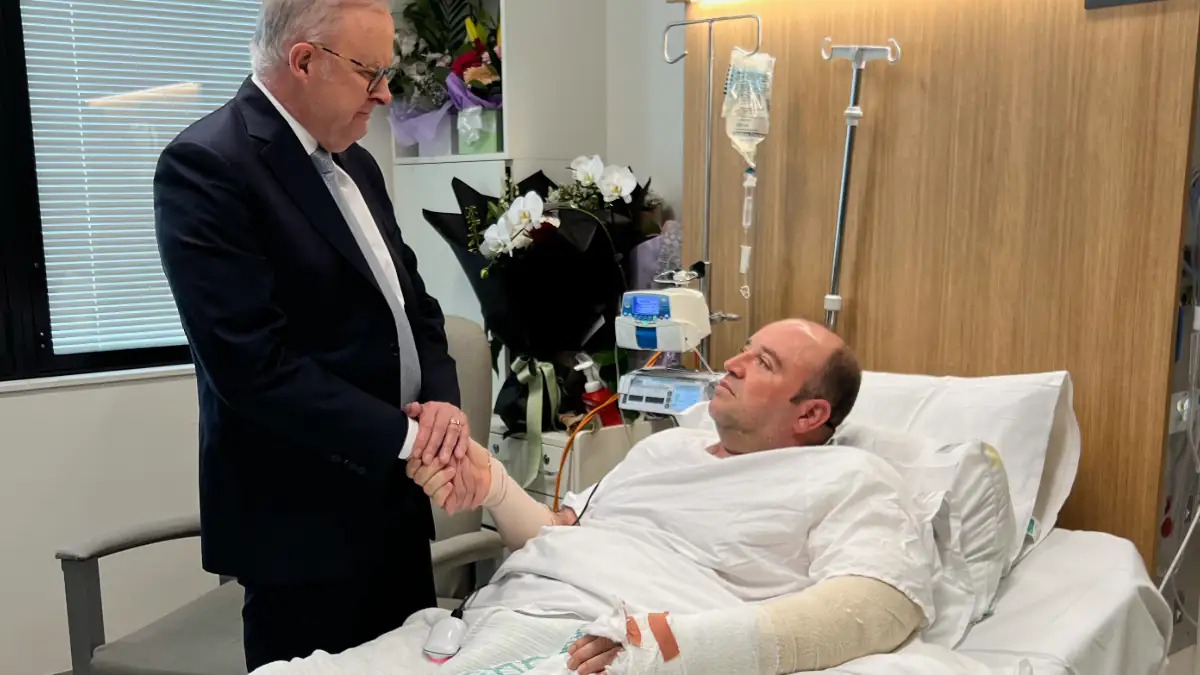 „Held von Bondi Beach“: Ahmed riskierte sein Leben und entwaffnete Sydney-Angreifer