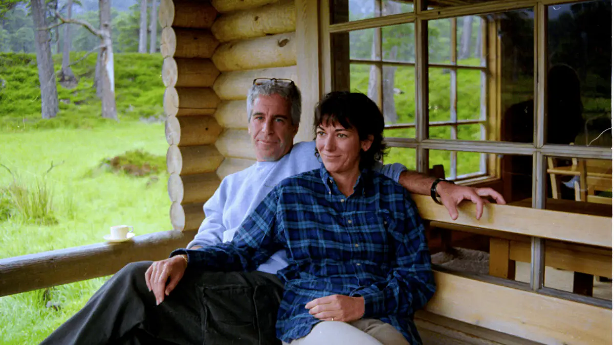 Fall Jeffrey Epstein: Neue Fotos zeigen schockierende Nachrichten auf den Körperteilen einer Frau