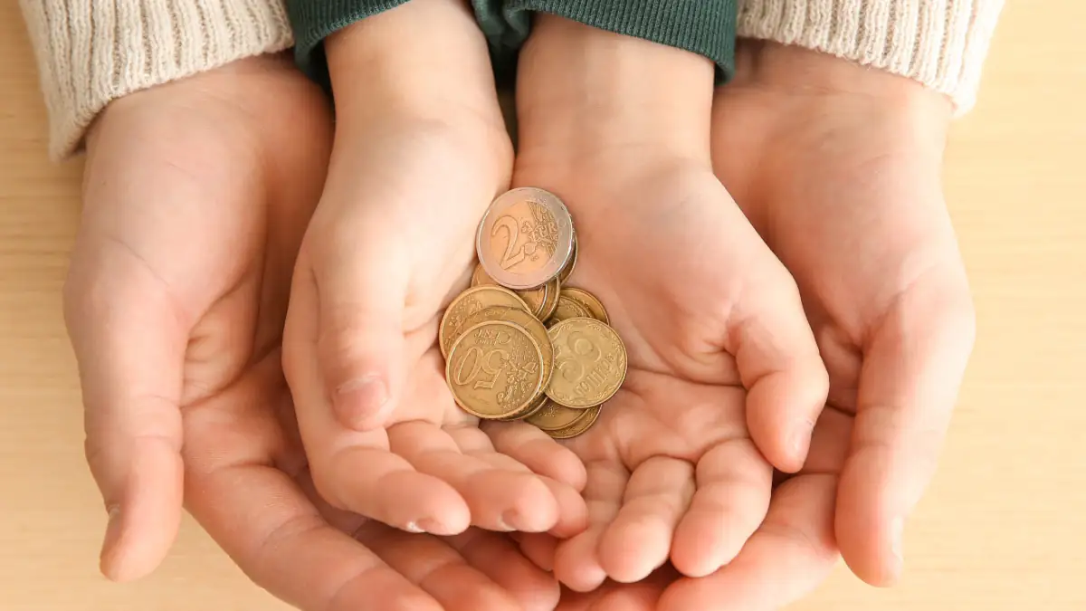 Mehr Kindergeld ab 2026: Diese Summe landet im Januar auf dem Konto