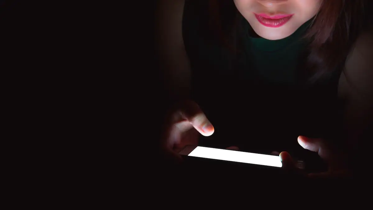 Stalkerware: So erkennt man, ob der Partner das Smartphone mit Spionage-Apps überwacht