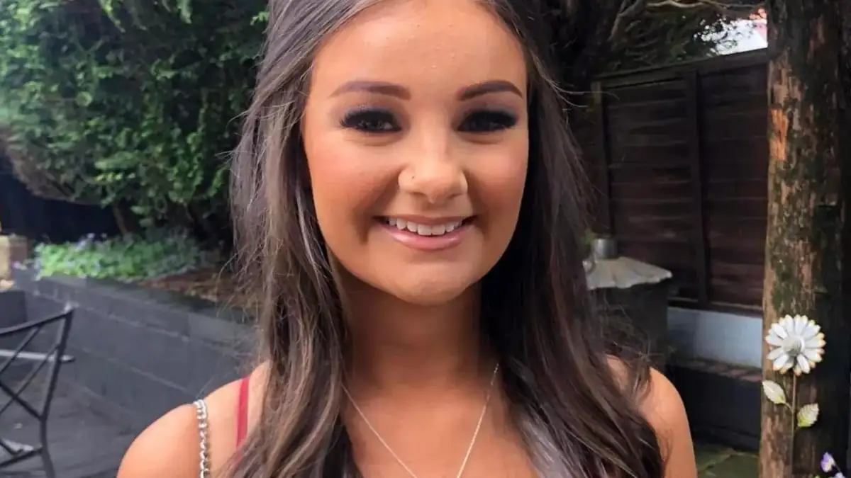 Nach Party: 19-Jährige dachte, sie hat nur einen Kater und stirbt - Mutter warnt andere Eltern