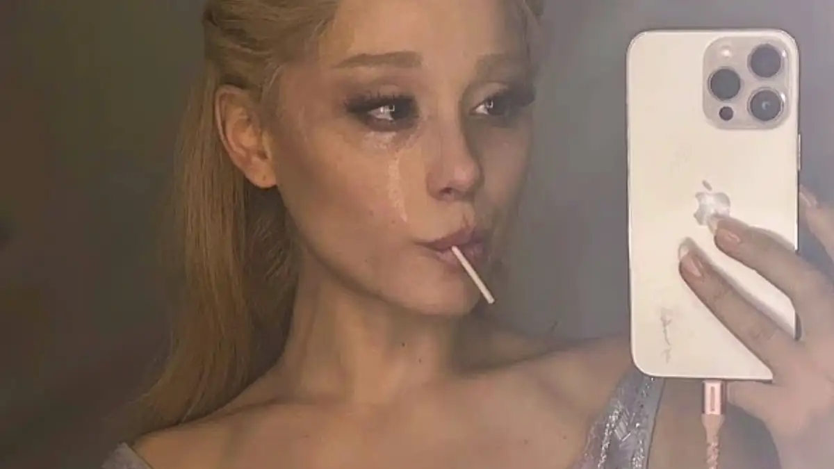 Dramatisches Selfie: Deshalb zeigt sich Ariana Grande weinend vorm Spiegel