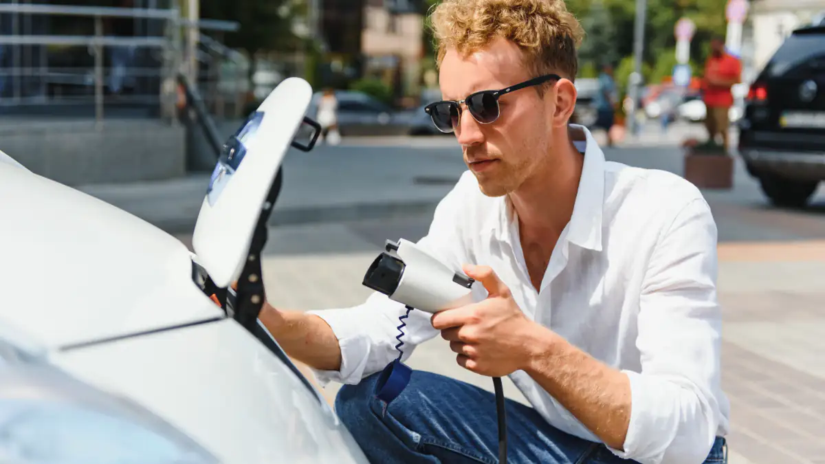 "Datenabschöpfung im großen Stil": Verfassungsschützer warnt vor Risiken durch E-Autos