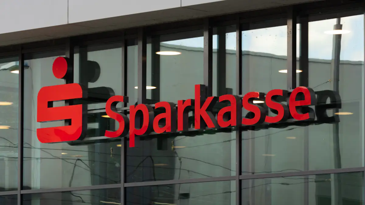 Sparkasse kündigt zahlreiche Konten: Welche Kunden handeln müssen