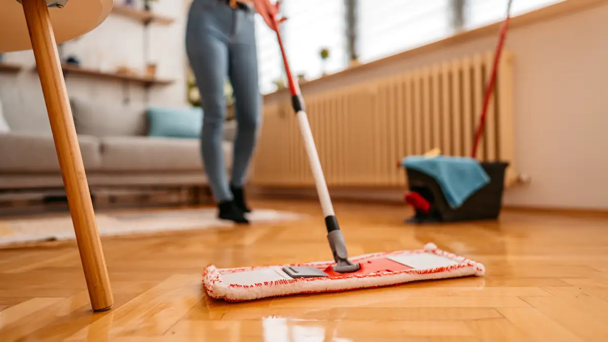 Viele machen es falsch: Wie oft man den Boden wirklich wischen sollte