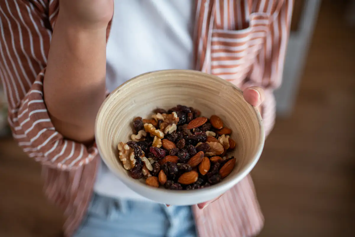 Pestizide, Mineralöl und mehr: Öko-Test untersucht Studentenfutter