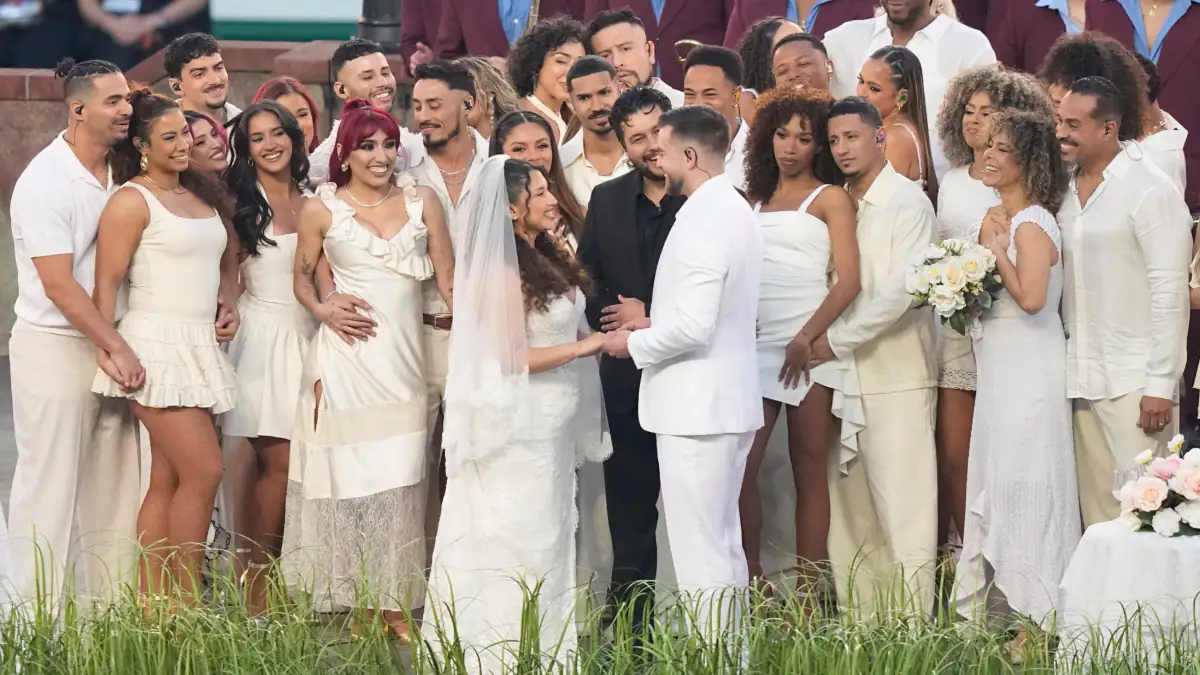 Bad Bunnys Show beim Super Bowl: Wahre Geschichte des Hochzeitspaares begeistert Fans