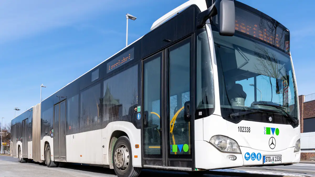 Aktion geht viral: 15-Jähriger klaut Bus, um Freundin zur Schule zu bringen