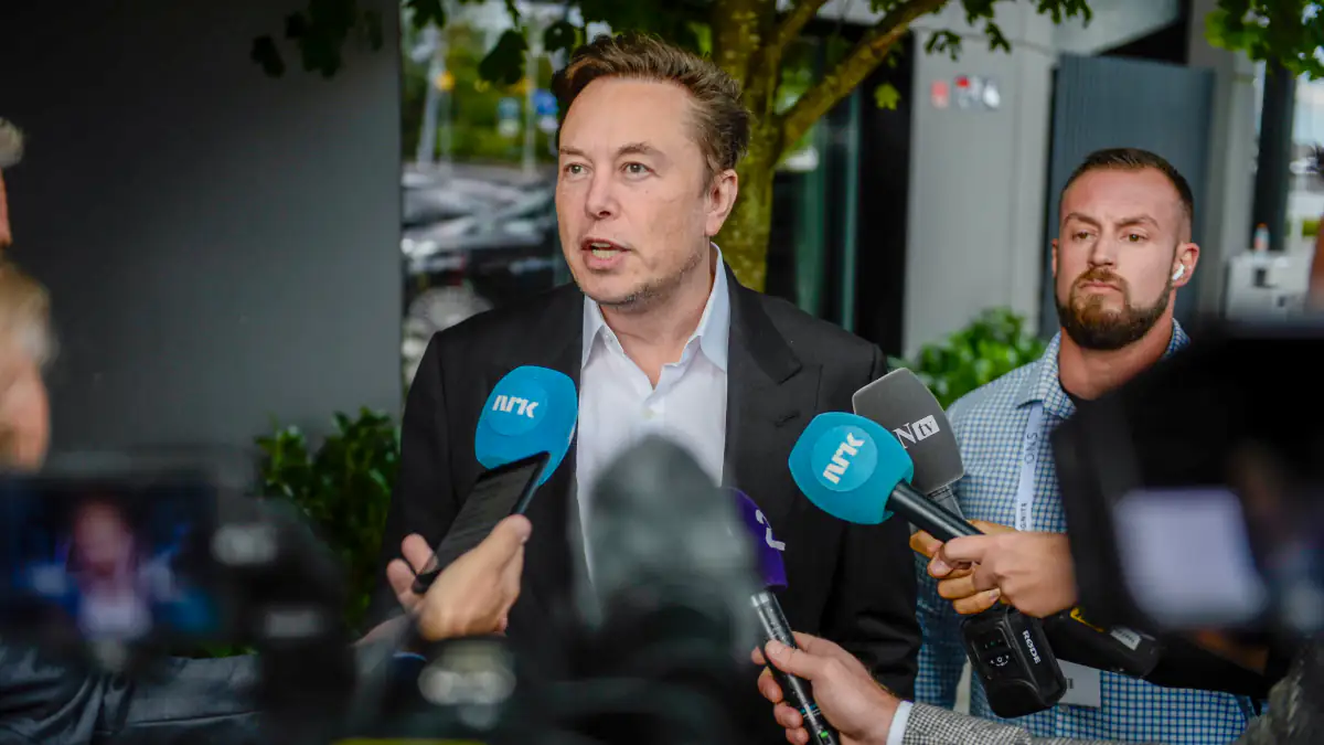 Elon Musk entfacht Diskussion: „KI wird menschliche Inhalte übertreffen“