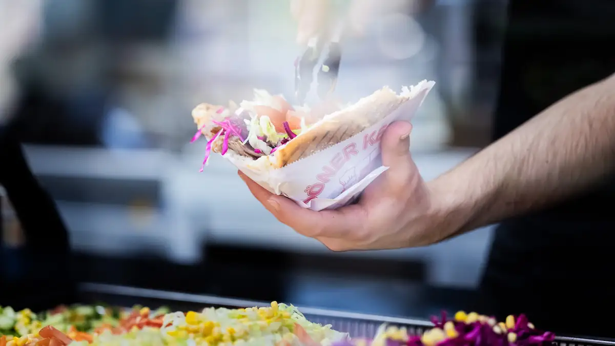Deutschlandweite Aktion: Fast-Food-Riese verkauft jetzt Döner