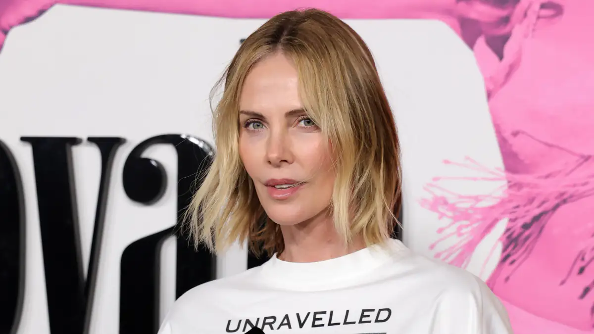 Charlize Theron spricht offen über die Nacht, in der ihre Mutter ihren Vater erschoss