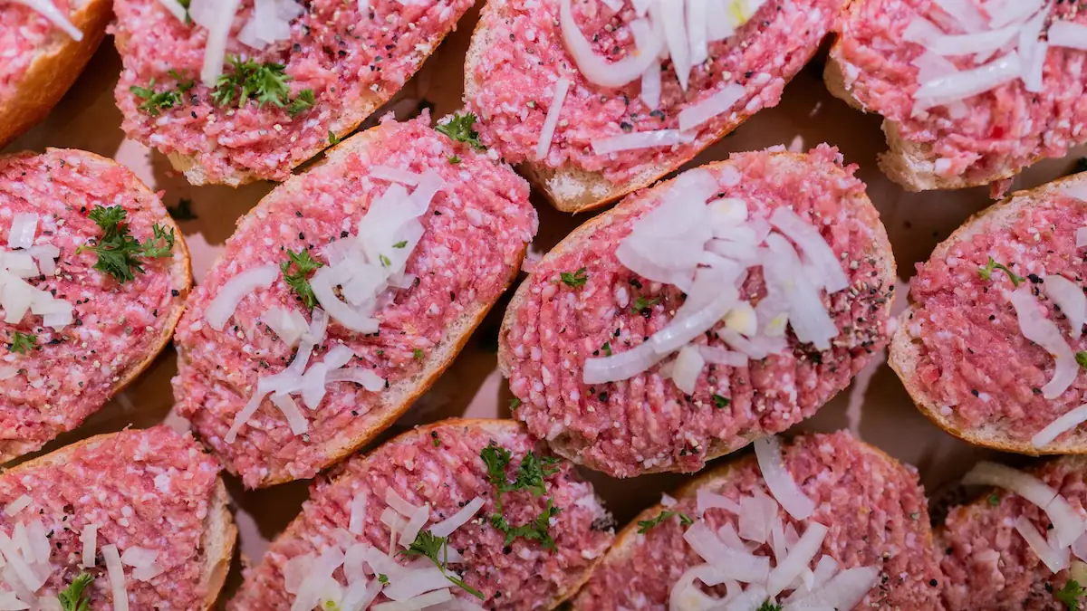 Mett, Hackepeter oder Tatar? Das ist der wahre Unterschied