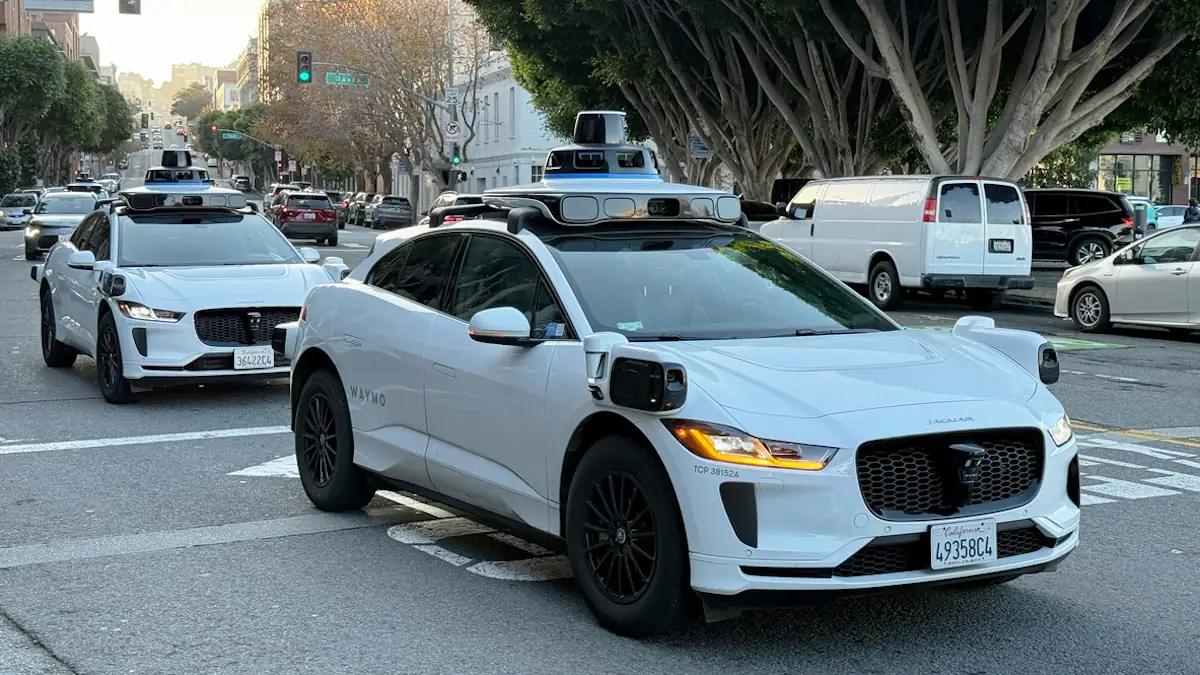 Fahrerlose Taxis: Uber startet noch 2026 großen Test in Deutschland