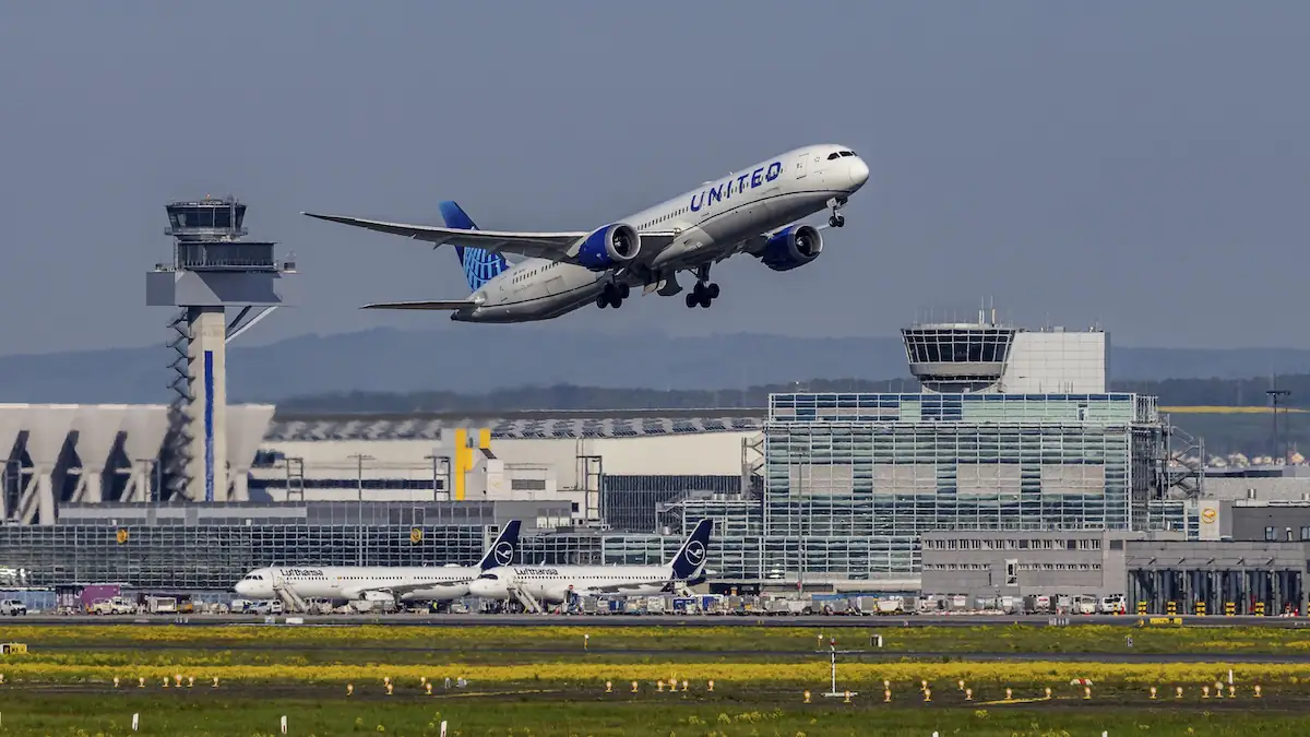 Kurioser Notfall: Flugzeug muss wegen Fitbit umkehren