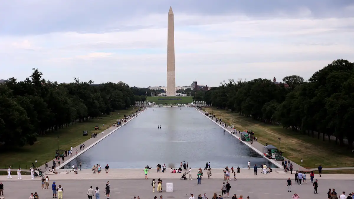 Verhaftungen wegen Reflecting Pool: Trump macht Vandalen für Algen-Debakel verantwortlich