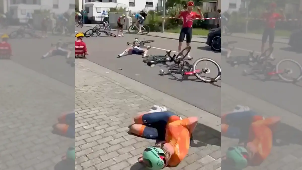 Unfall bei Radrennen: Seniorin verursacht Massencrash