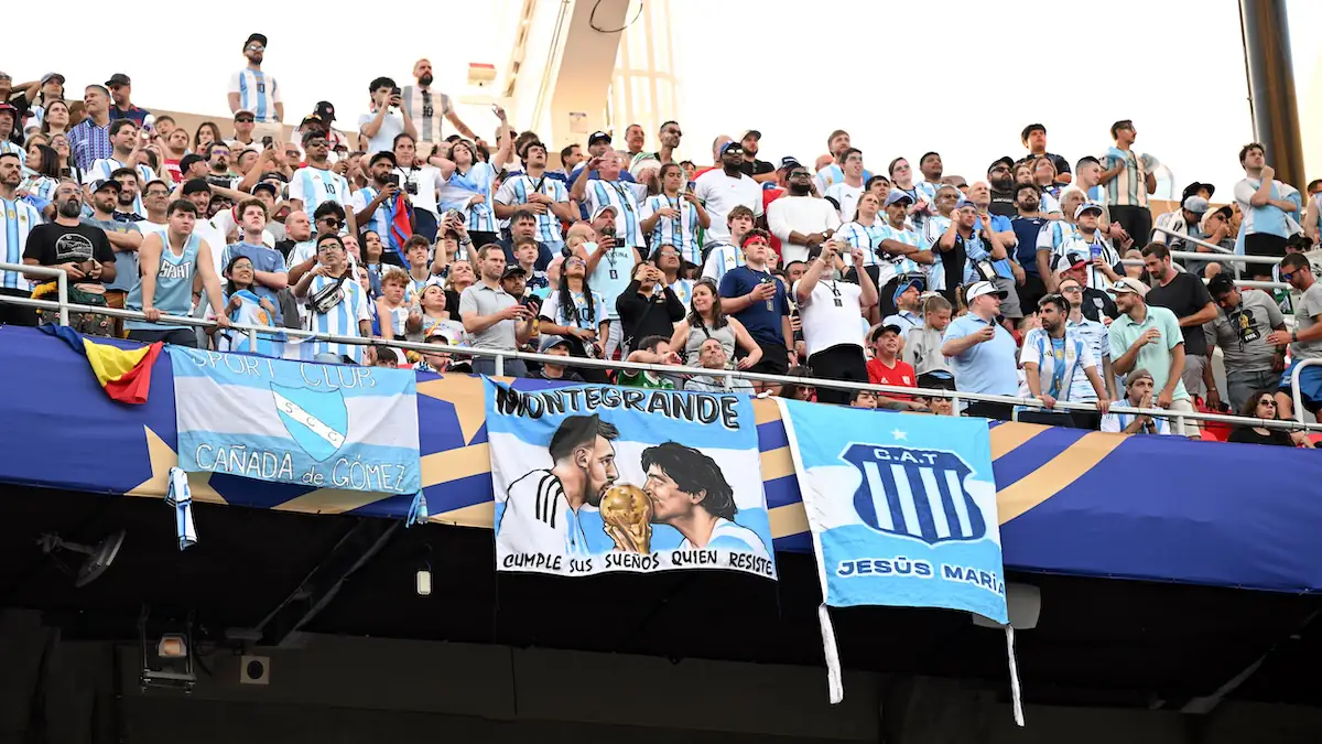 Kein Geld für die Kinder, aber fürs Stadion? Argentinien schließt säumige Eltern von der WM aus
