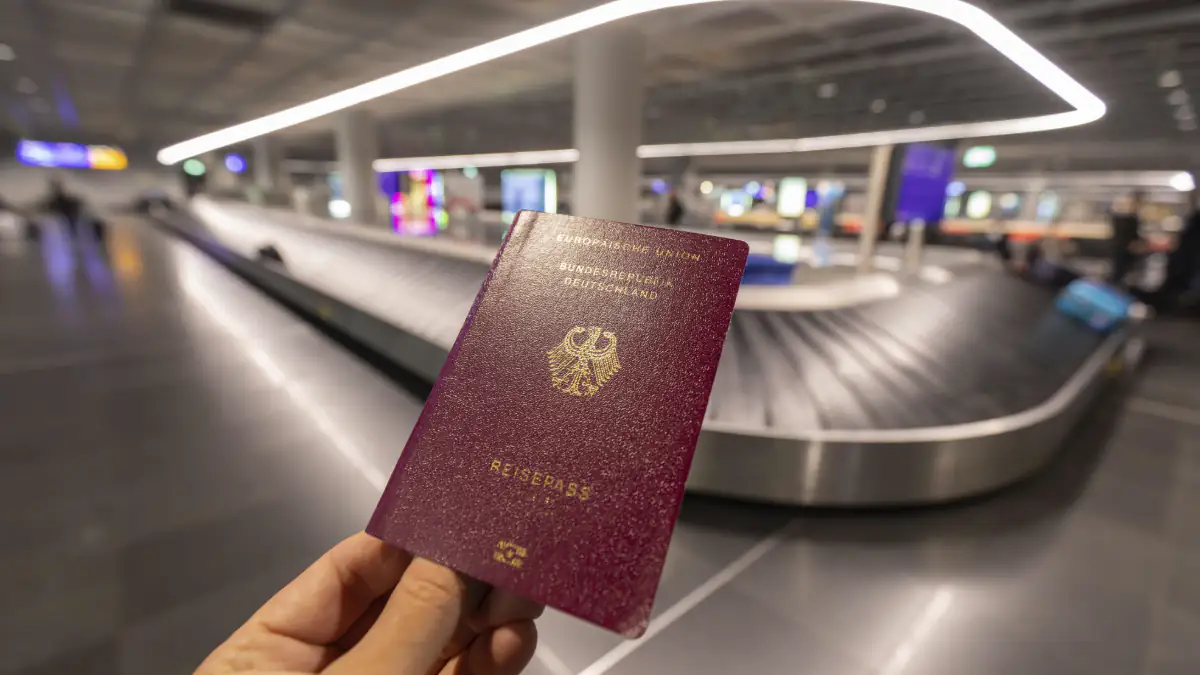 Einbürgerungen in Deutschland auf Rekordniveau: Zahlen zeigen neuen Trend