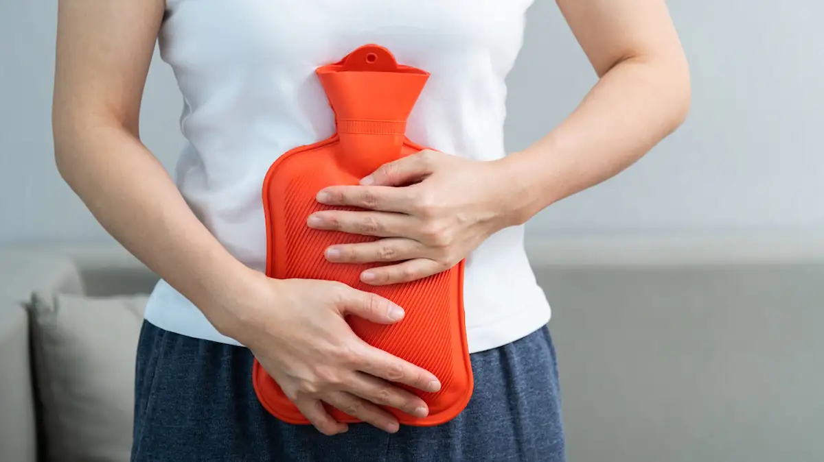 Vorsicht vor beliebtem Hitzetrick: Warum man eine Wärmflasche niemals ins Gefrierfach legen sollte