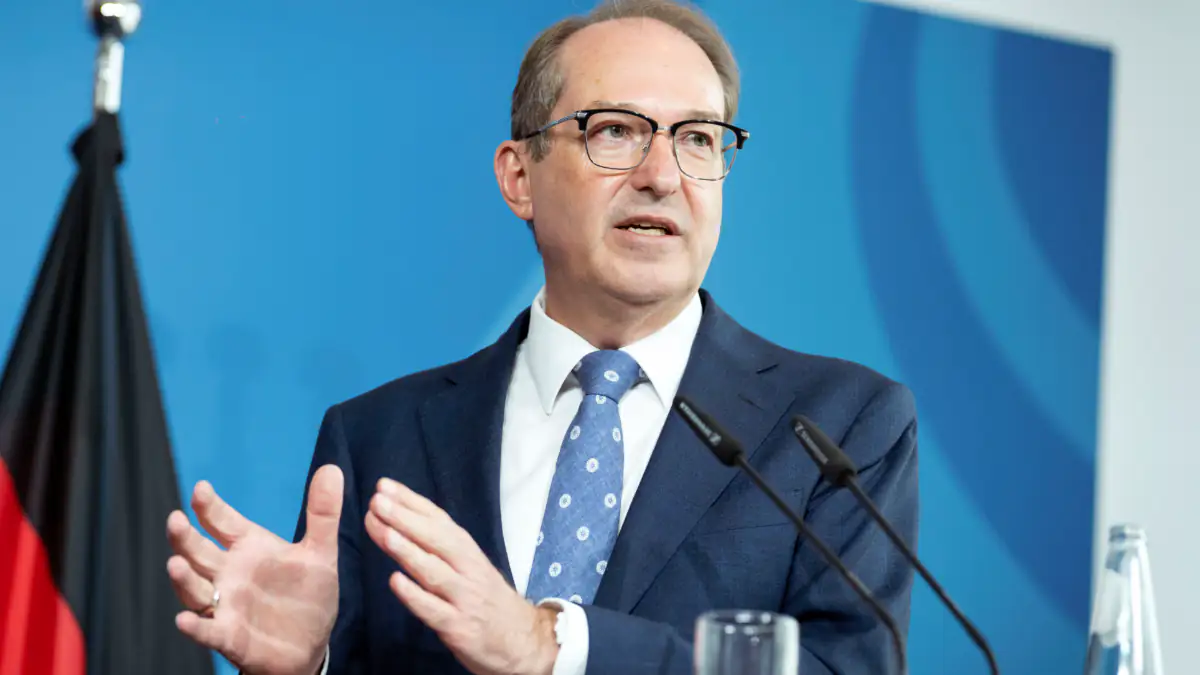 Anschlagsgefahr: Dobrindt stuft Bedrohungslage in Deutschland hoch