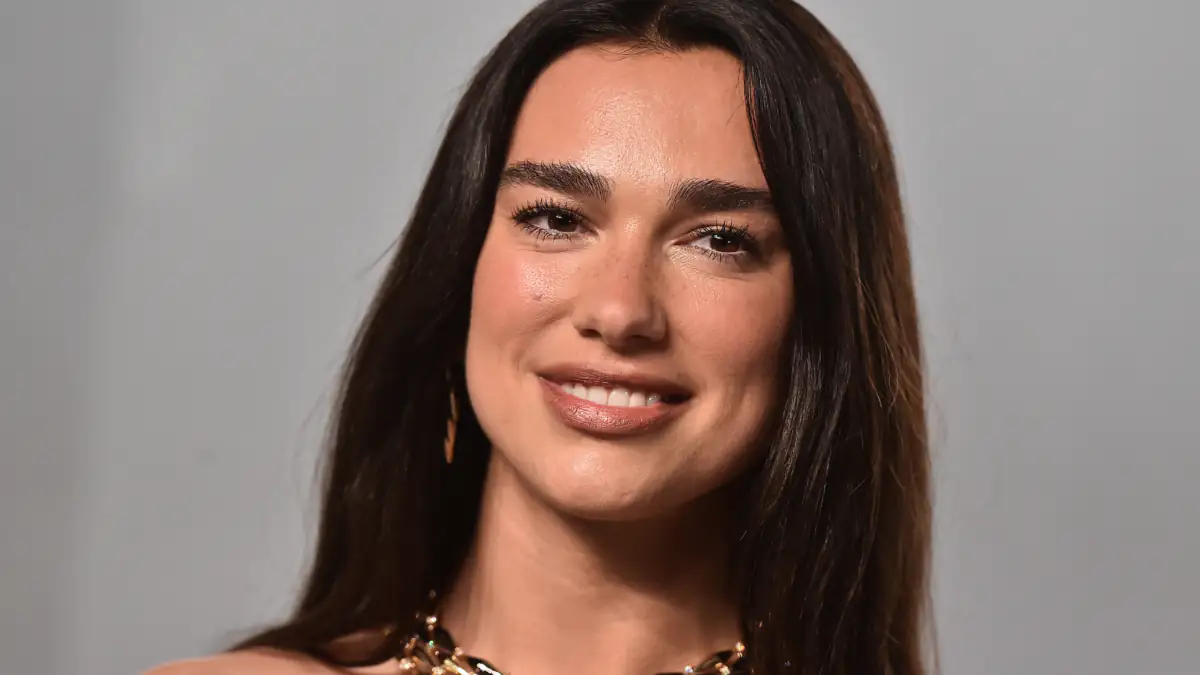 Dua Lipa macht es vor: Warum man Cola mit Gurkenwasser trinken sollte