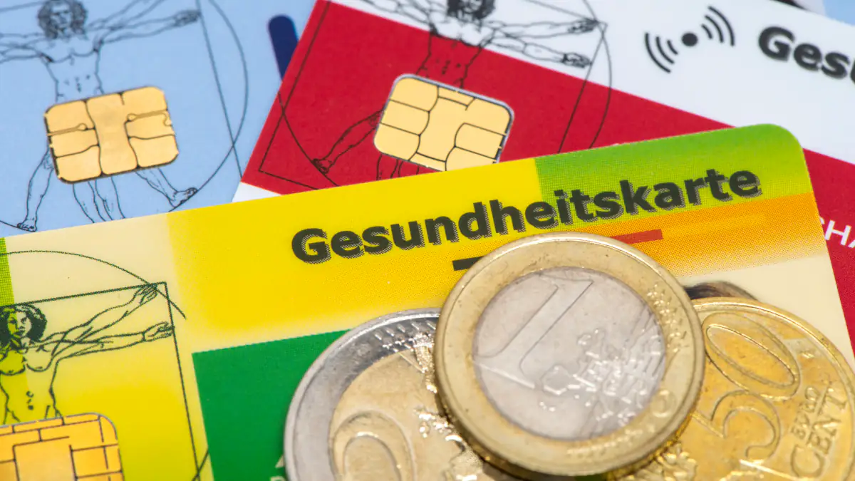 Krankenkasse erhöht Zusatzbeitrag: Millionen Versicherte müssen ab August mehr zahlen