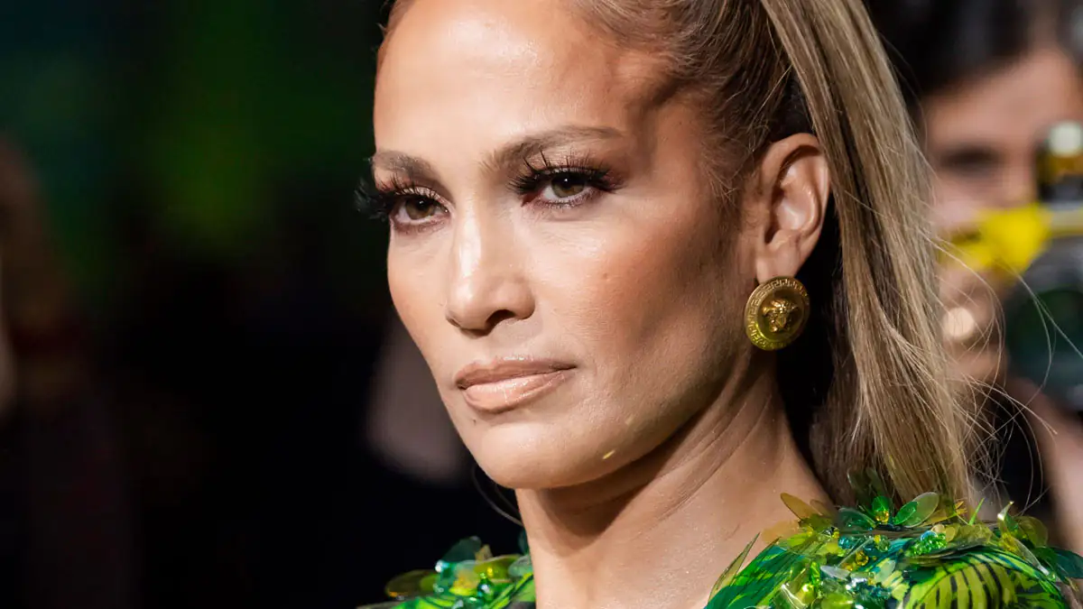 Ihr Look erschuf die Google-Bilder-Suche: Jennifer Lopez spricht über legendäres Versace-Kleid