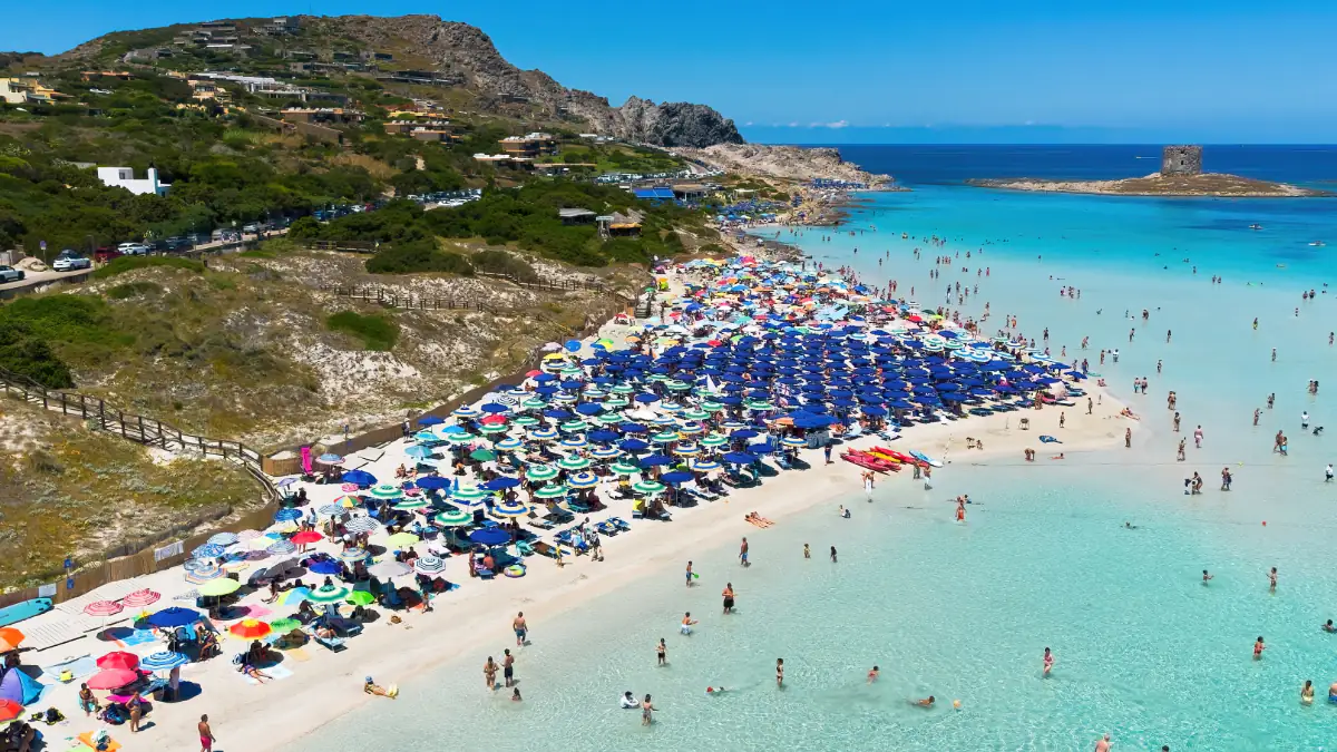 Bikinis verboten: Das sind die kuriosesten Strandregeln 2026