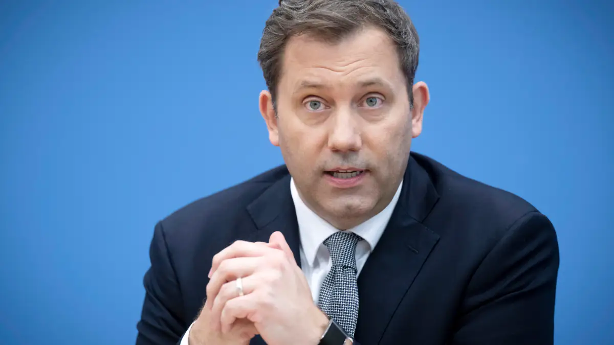200 Milliarden Euro neue Schulden: Bundesregierung stellt Haushaltsentwurf vor