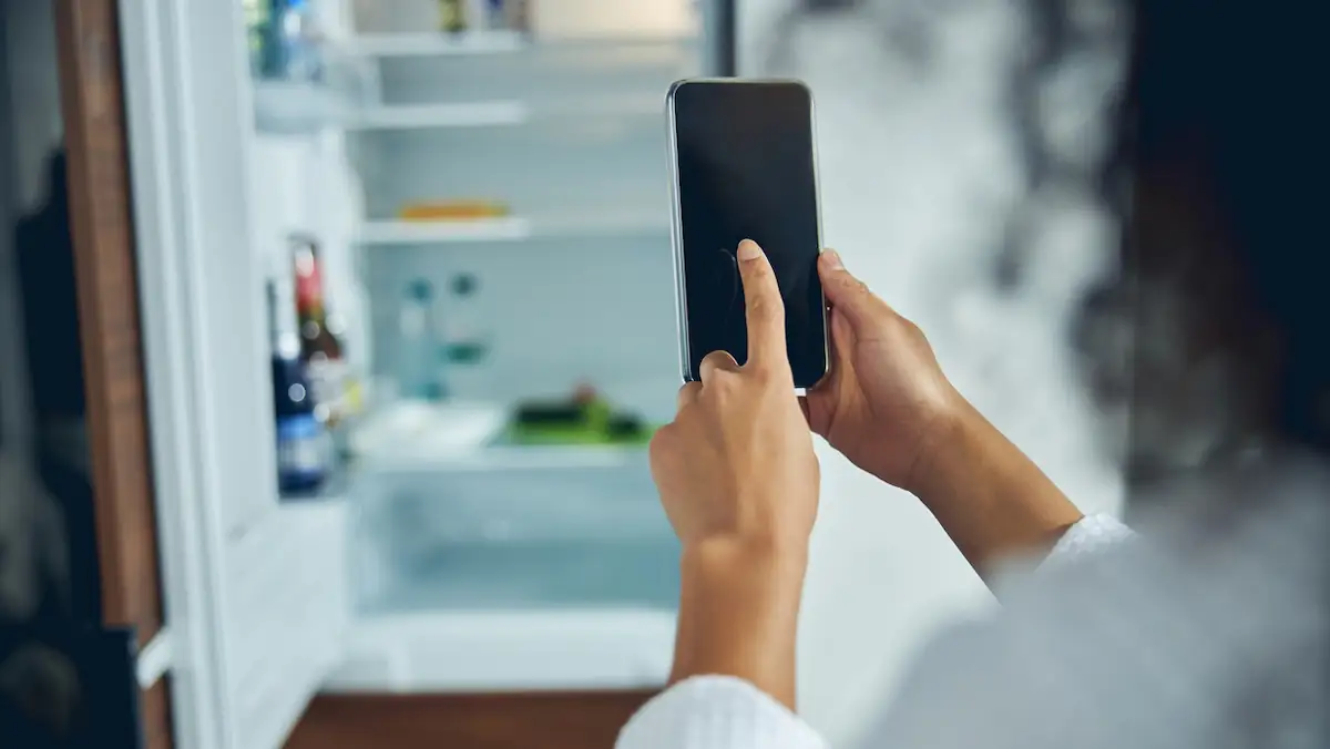 Smartphone bei Hitze: Auf keinen Fall diesen Social-Media-Tipp umsetzen
