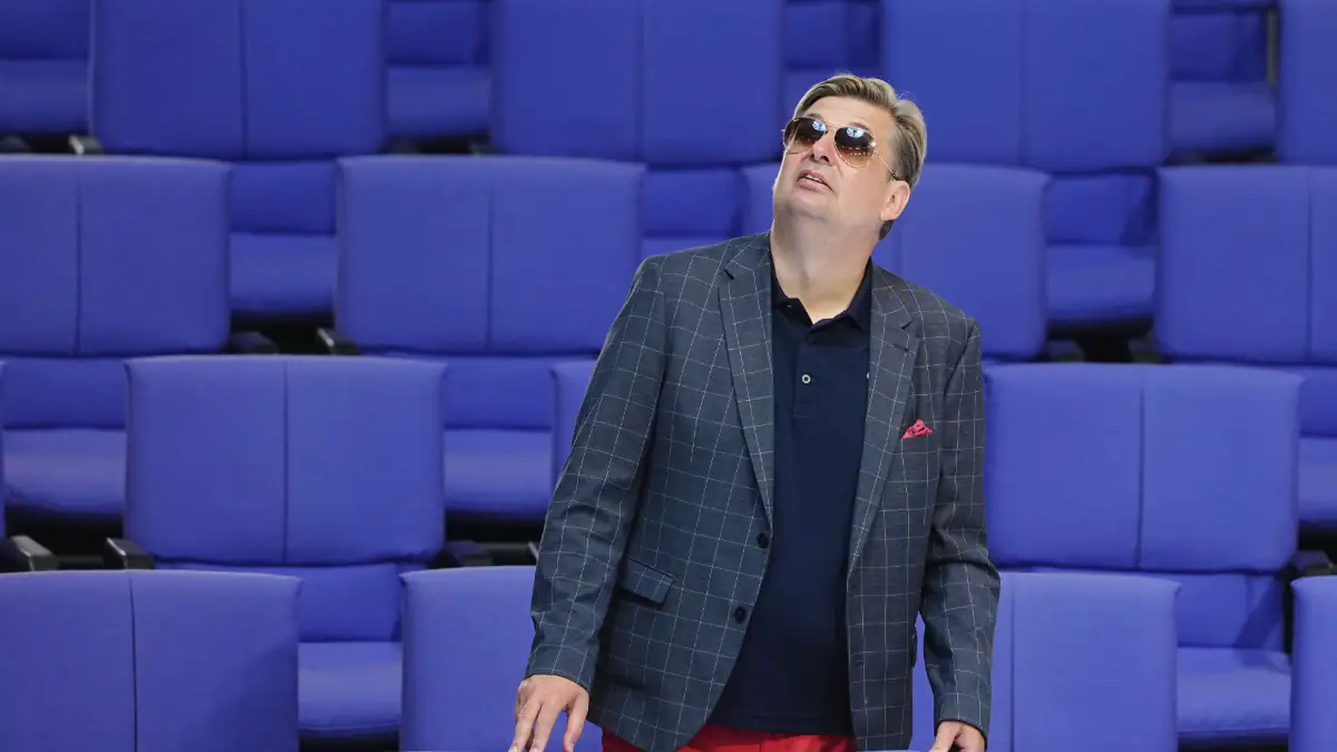Maximilian Krah gegen Jan Böhmermann: So kam es zu dem Antrag auf Erlass eines Haftbefehls