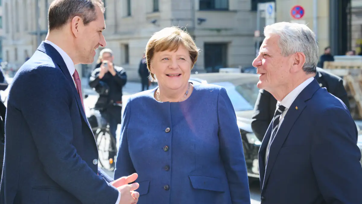 „Mutig sein“: Angela Merkel fordert zum Kampf für die Demokratie auf