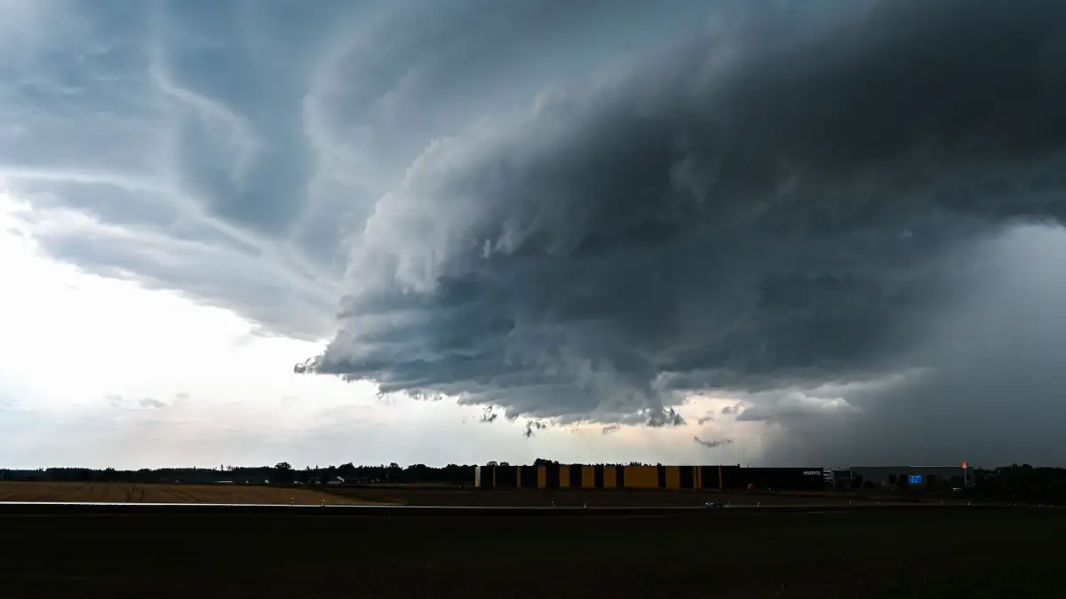 Tornado hinterlässt Verwüstung – Experten warnen vor den nächsten Unwettern