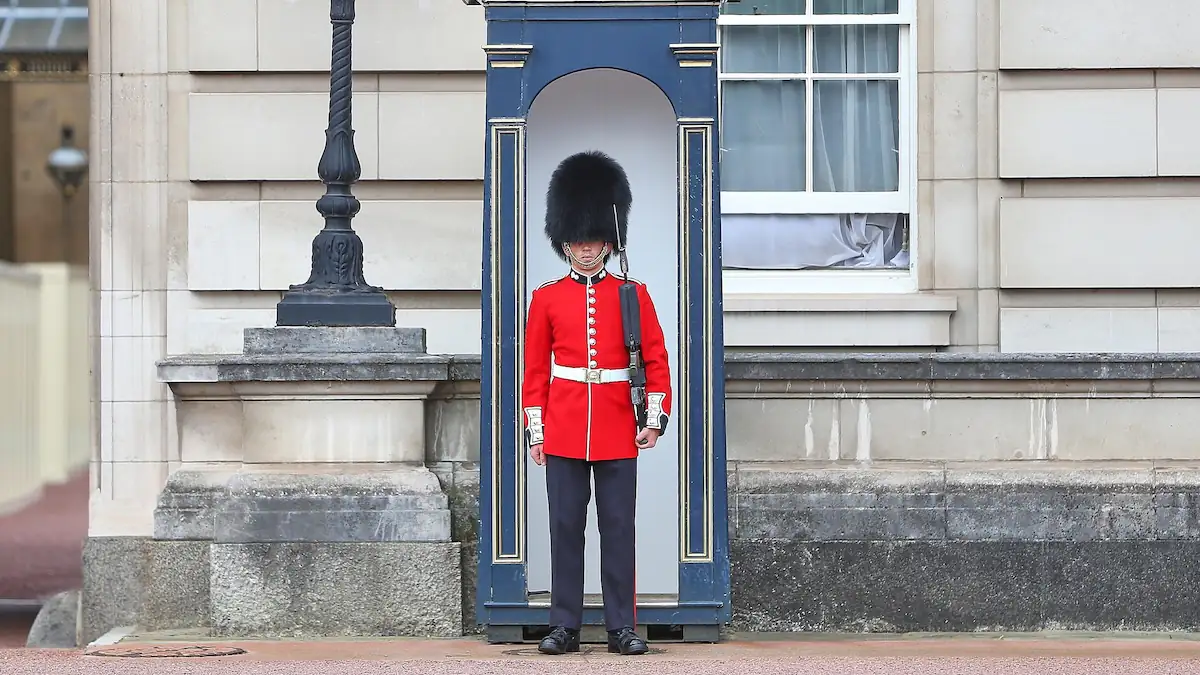 Tradition vor dem Aus? Mützen der britischen Palastwache in der Kritik