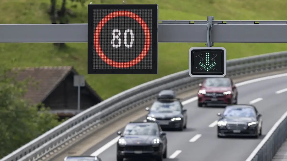 Wegen Spritmangel: Schweiz diskutiert über Tempolimit 80
