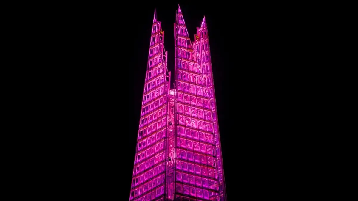 Besondere Aktion an „The Shard“: Darum leuchtete der Wolkenkratzer pink