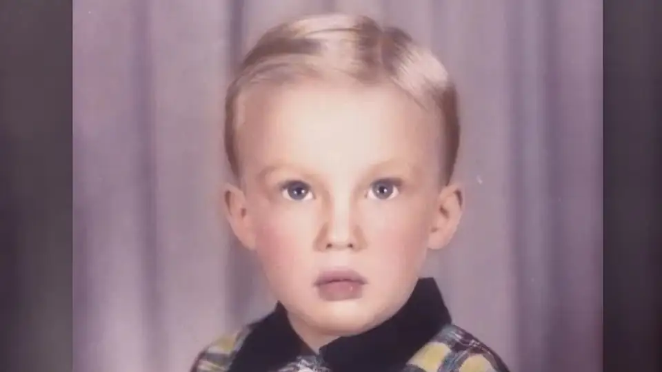 Leute sind fassungslos: Der kleine Junge auf diesem Bild ist jetzt der wohl berühmteste Mensch der Welt