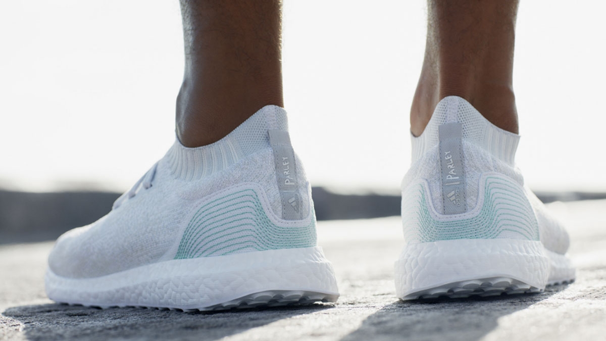 Adidas verwandelt Plastikabfälle aus dem Meer in Schuhe und Sportbekleidung
