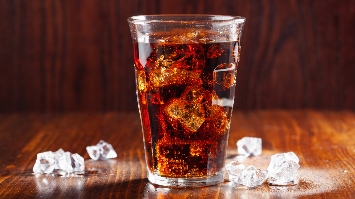 Falsches Testergebnis: Warum Cola den Corona-Schnelltest beeinflusst