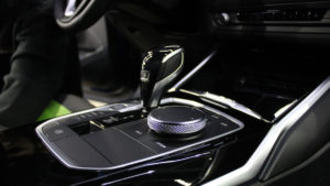BMW-X7-Sammelklage: Airbag-Ärger durch nasse Becherhalter