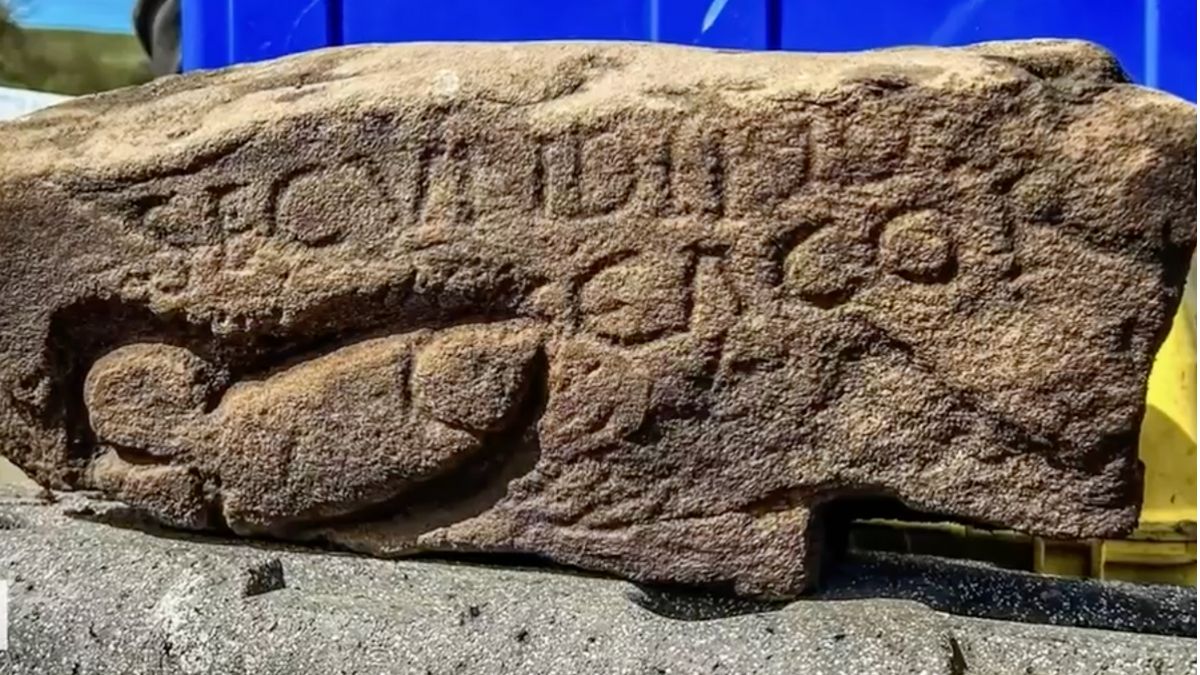 Urzeit-Porno? Archäologen entdecken steinaltes Graffiti