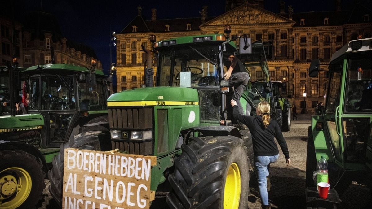 Eskalation in den Niederlanden: Polizei schießt während Protest auf Teenager