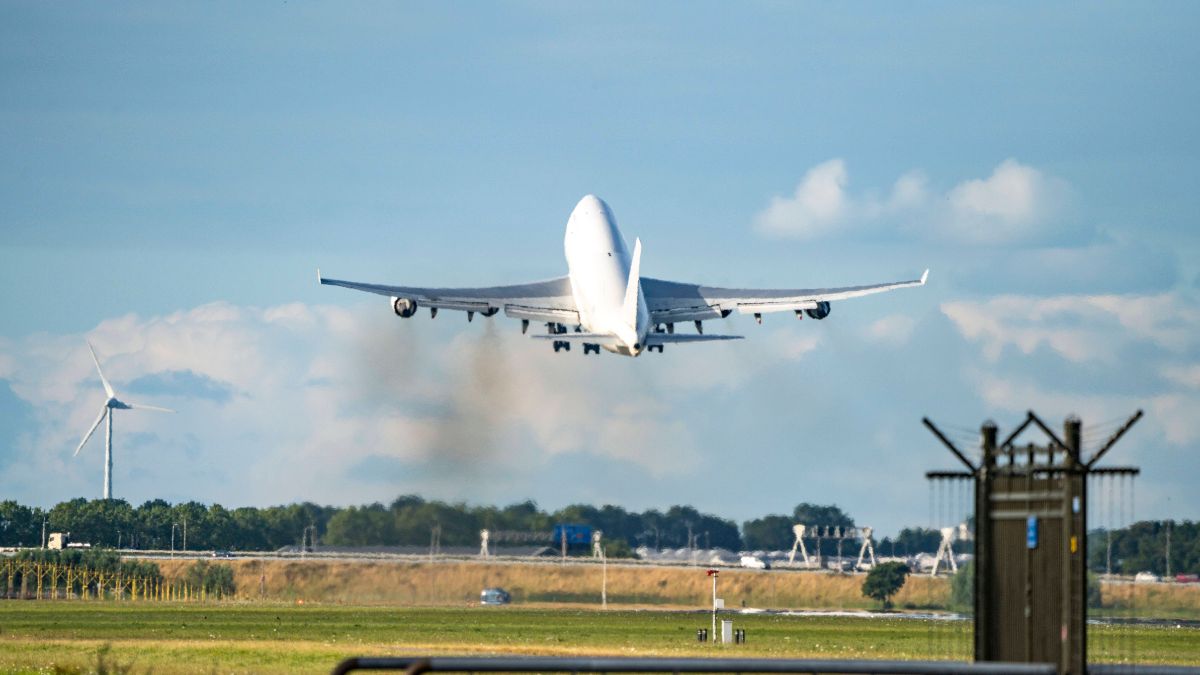 Wegen mysteriösen Rauch: Lufthansa-Flieger muss plötzlich notlanden