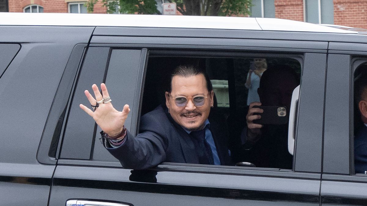 Nach Prozess: Johnny Depp soll seine Ex-Anwältin daten