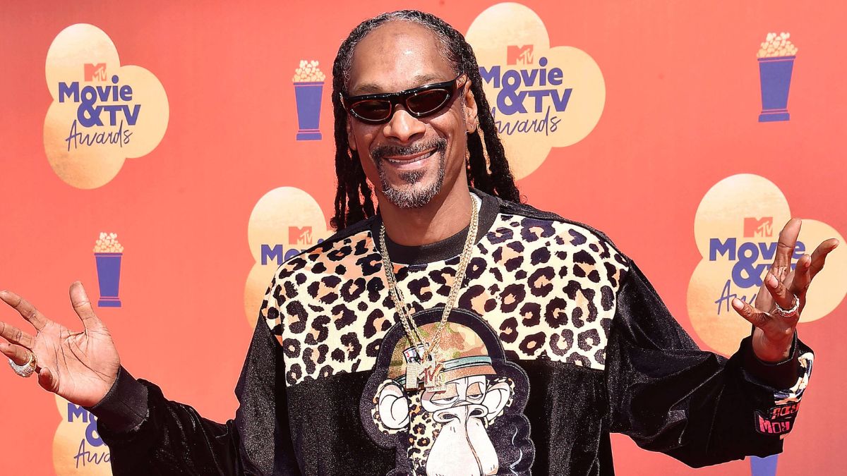 Snoop Dogg verrät: „Nur eine Person kann mehr kiffen als ich“
